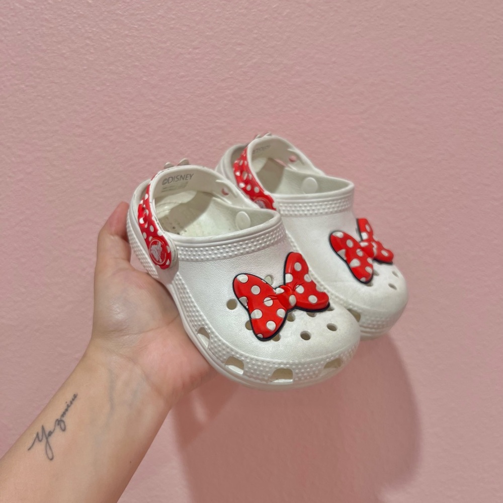 Disney Kids White and Red Minnie Mouse Clogs